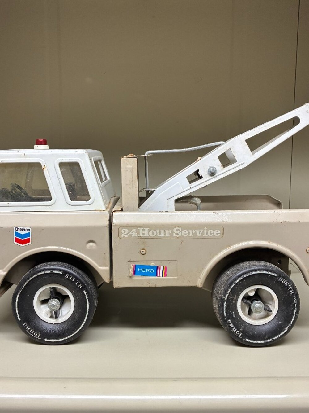 Vintage 1970s Mighty Tonka Chevron Tow Wrecker Truck 24 Hr Service Pressed Steel